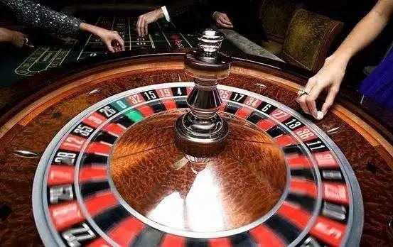 Bàn baccarat trực tiếp trong Live Casino tx666 với dealer chuyên nghiệp